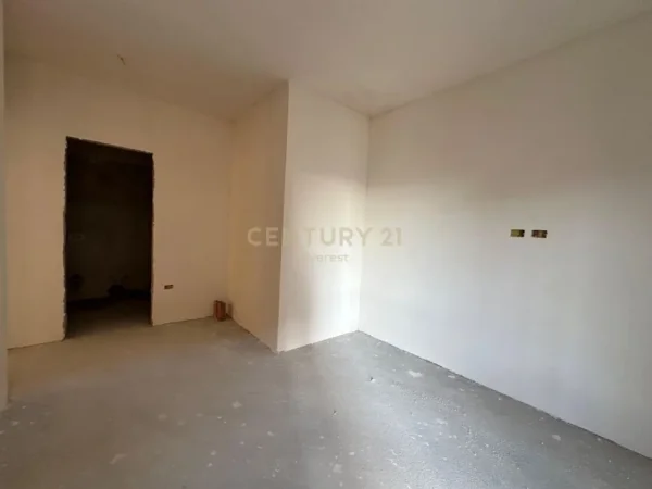 Tirane, shitet apartament 2+1+Ballkon Kati 4, 89 m² 103.000 € (casa italia)