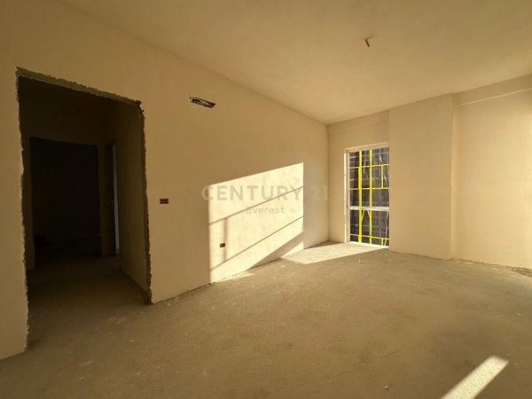 Tirane, shitet apartament 2+1+Ballkon Kati 4, 89 m² 103.000 € (casa italia)