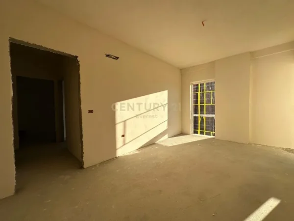 Tirane, shitet apartament 2+1+Ballkon Kati 4, 89 m² 103.000 € (casa italia)