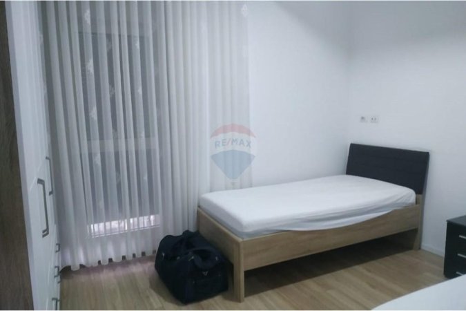Tirane, jepet me qera apartament 1+1 , 450 € (Jordan Misja)