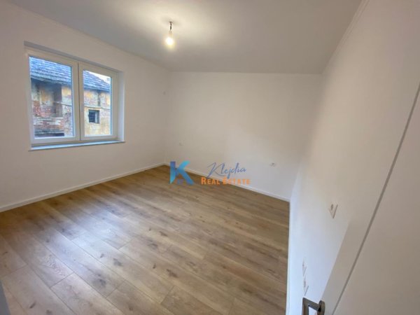 Tirane, shes apartament 2+1+Ballkon Kati 2, 83 m² 185.000 € (Rruga e Durresit)