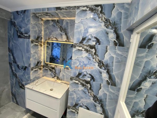 Tirane, shes apartament 2+1+Ballkon Kati 2, 83 m² 185.000 € (Rruga e Durresit)