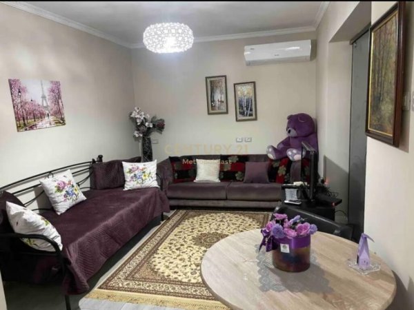 Tirane, jepet me qera apartament 1+1 Kati 1, 60 m² 500 € (myslym shyri)