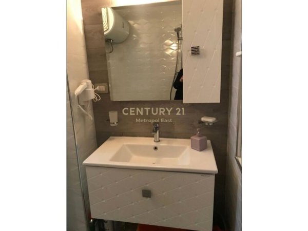 Tirane, jepet me qera apartament 1+1 Kati 1, 60 m² 500 € (myslym shyri)