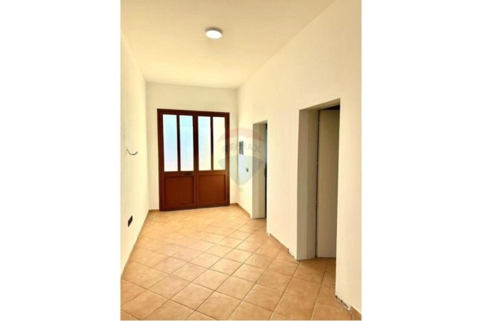 Tirane, jepet me qera apartament 2+1 , 350 € 