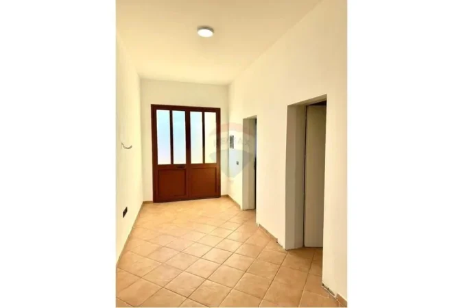 Tirane, jepet me qera apartament 2+1 , 350 € 