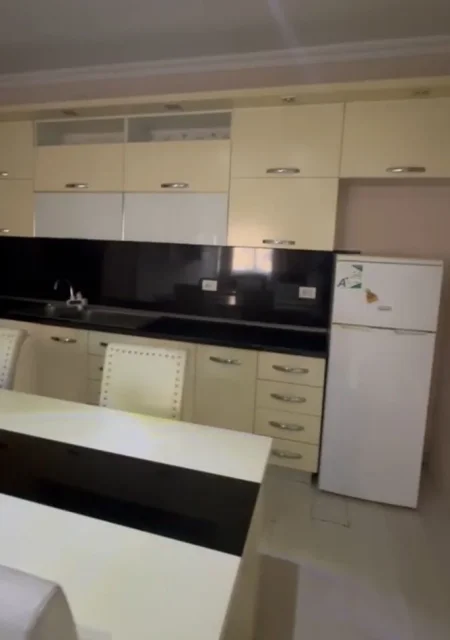 Tirane, shitet apartament 2+1+Ballkon Kati 4, 103 m² 102.999 € (Fresku)
