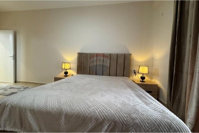 Tirane, jepet me qera apartament 2+1+2 , 500 € (Fresk)