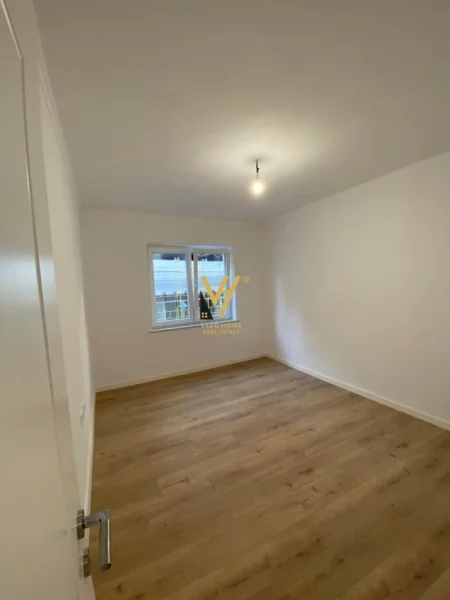 Tirane, shitet apartament 2+1+Ballkon Kati 2, 83 m² 185.000 € (RRUGA E DURRESIT)