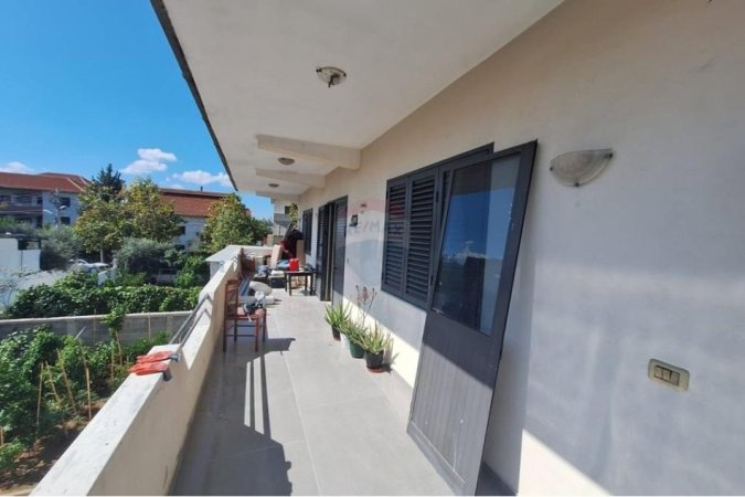 Tirane, jepet me qera apartament 1+1 , 380 € (Don Bosko)
