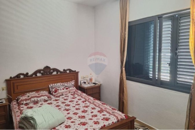 Tirane, jepet me qera apartament 1+1 , 380 € (Don Bosko)