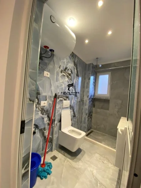 Tirane, shitet apartament 2+1+Ballkon Kati 2, 83 m² 185.000 € (RRUGA E DURRESIT)