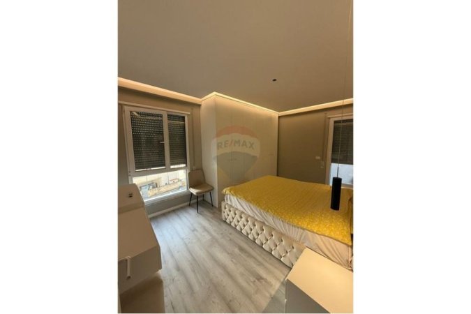 Tirane, jepet me qera apartament 2+1+Ballkon Kati 3, 103 m² 800 € 