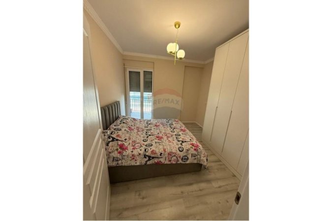 Tirane, jepet me qera apartament 2+1+Ballkon Kati 3, 103 m² 800 € 