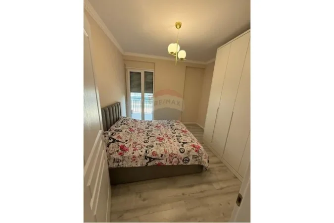 Tirane, jepet me qera apartament 2+1+Ballkon Kati 3, 103 m² 800 € 