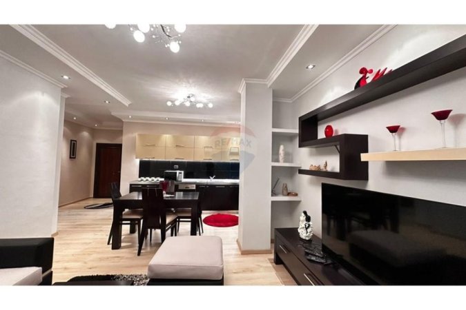 Tirane, jepet me qera apartament 2+1 , 700 € (Kodra e Diellit)