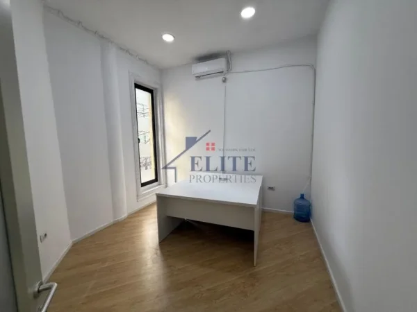 Tirane, jepet me qera zyre Kati 2, 80 m² 1.500 € (Qender)