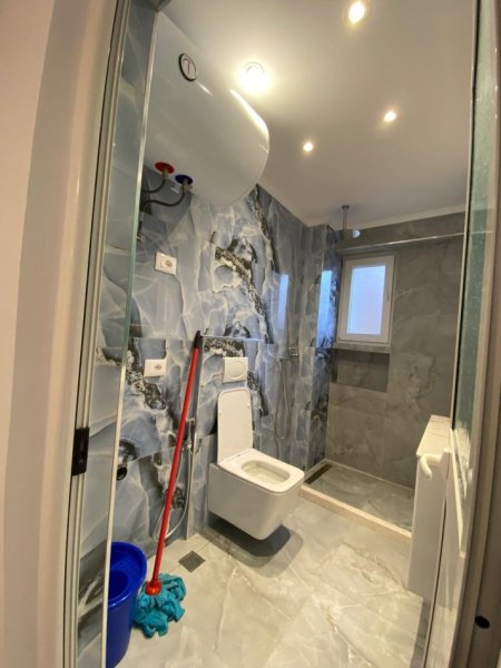 Tirane, shitet apartament 2+1 me Hipoteke. Kati 2, Sip 83 m². Cmimi  185.000 € (Rruga e Durresit, Afer Bllokut Ambasadave)