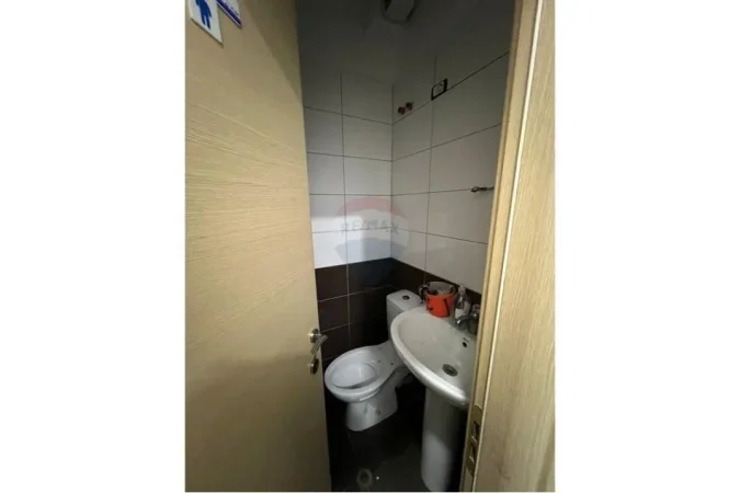 Tirane, jepet me qera zyre , 400 € (Astir)