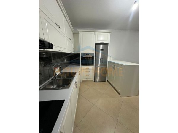 Tirane, shitet apartament 2+1 Kati 5, 95 m² 130.000 € (Unaza e Re)