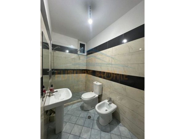 Tirane, shitet apartament 2+1 Kati 5, 95 m² 130.000 € (Unaza e Re)
