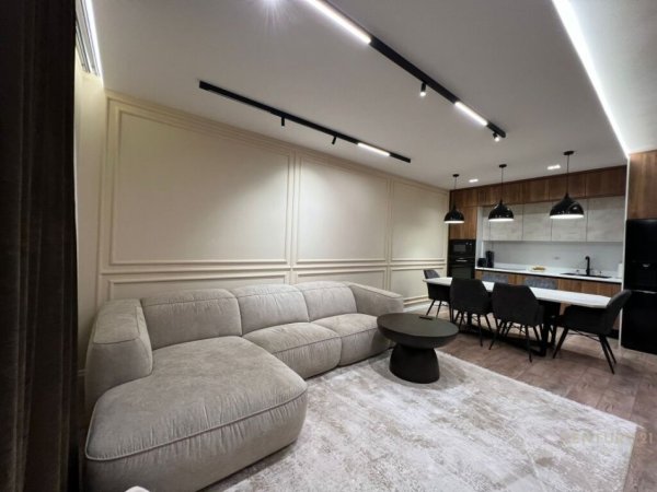 Tirane, jepet me qera apartament 2+1 Kati 1, 105 m² 1.500 € (liqeni i thate)