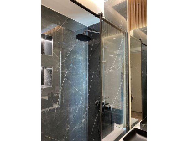 Tirane, jepet me qera apartament 2+1 Kati 1, 105 m² 1.500 € (liqeni i thate)