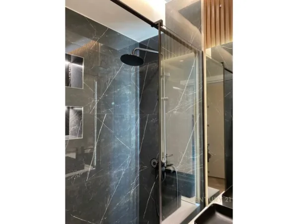 Tirane, jepet me qera apartament 2+1 Kati 1, 105 m² 1.500 € (liqeni i thate)