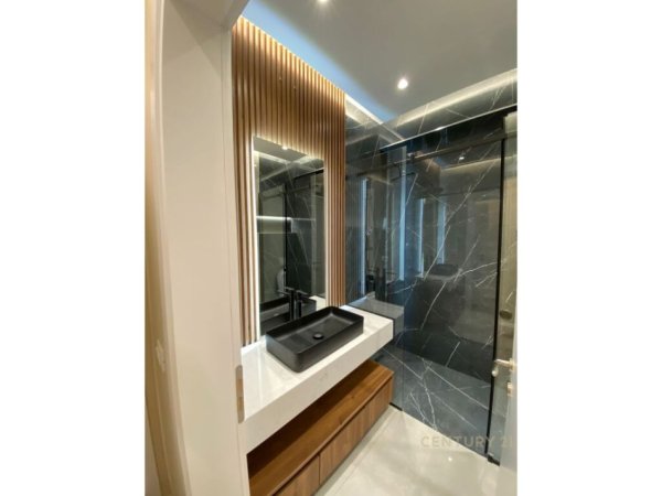 Tirane, jepet me qera apartament 2+1 Kati 1, 105 m² 1.500 € (liqeni i thate)