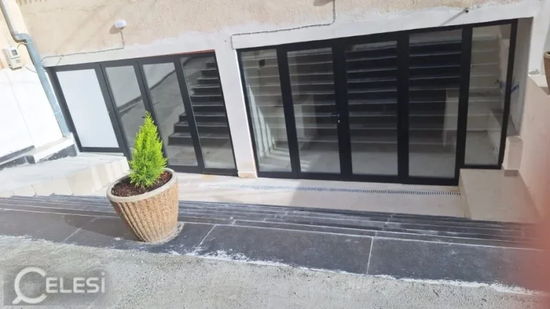 Tirane, jepet me qera ambjent biznesi Kati 0, 180 m² 1.200 € (STACIONI I TRENIT)