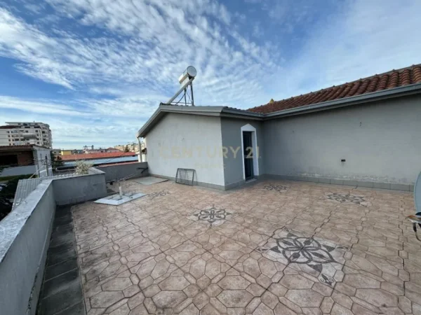 Tirane, jepet me qera apartament 3+1 Kati 3, 268 m² 1.700 € (don bosko)