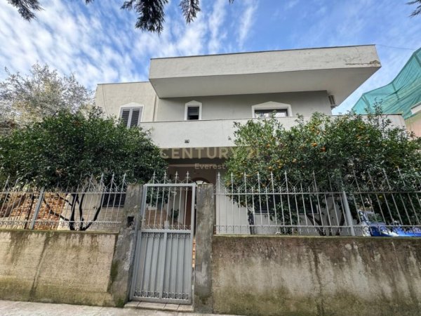 Tirane, jepet me qera apartament 3+1 Kati 3, 268 m² 1.700 € (don bosko)