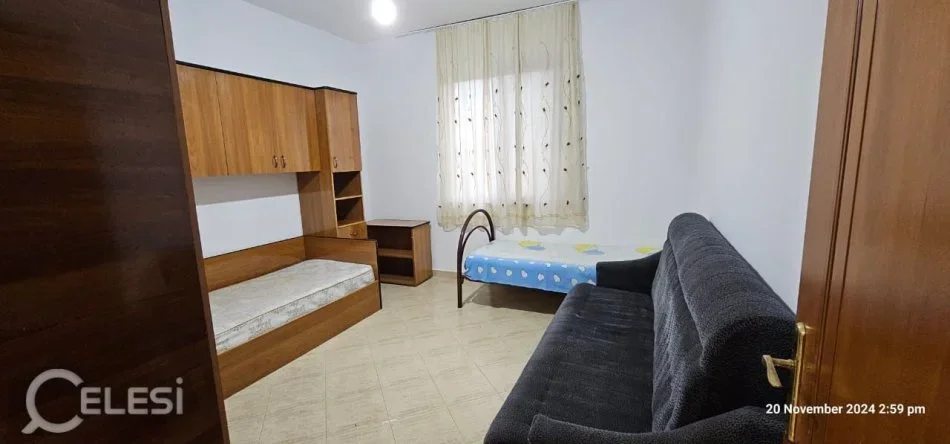 Tirane, jepet me qera apartament 2+1+Ballkon Kati 3, 70 m² 500 € (PALLATI ME SHIGJETA)