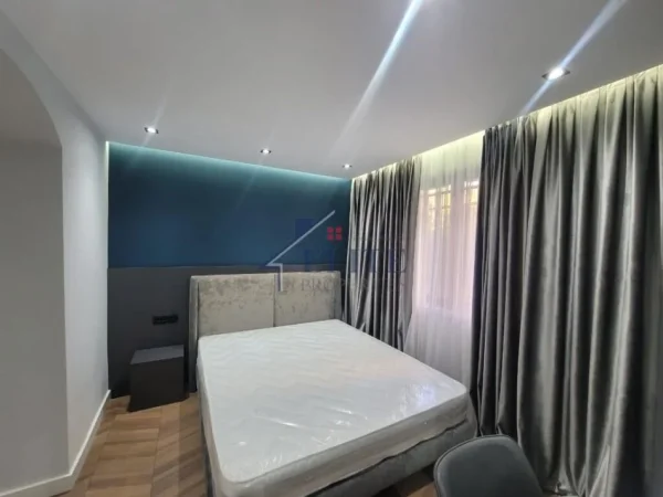 Tirane, shitet apartament 1+1 Kati 1, 90 m² 268.000 € (21 Dhjetori)