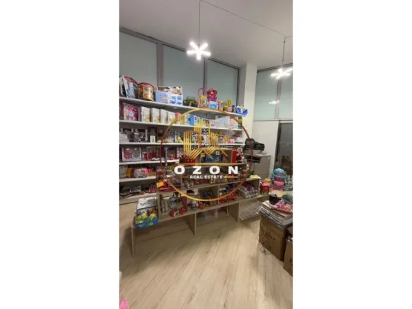 Shitet biznesi ( Kancelari ) buzë rruge , në Astir!