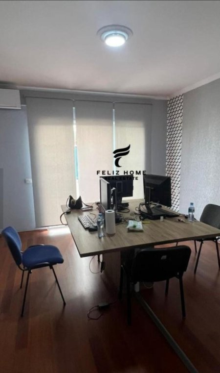 Tirane, jepet me qera zyre Kati 1, 130 m² 1.200 € (5 MAJ)