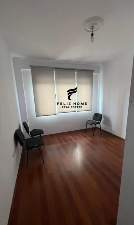 Tirane, jepet me qera zyre Kati 1, 130 m² 1.200 € (5 MAJ)