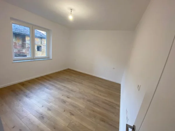 Tirane, shitet apartament 2+1+Aneks+Ballkon Kati 2, 84 m² 185.000 € (rruga e durresit , zogu i zi)