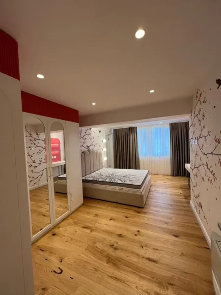 Tirane, shitet apartament 3+1+Aneks+Ballkon Kati 5, 301 m² 680.000 € (liqeni i thate)