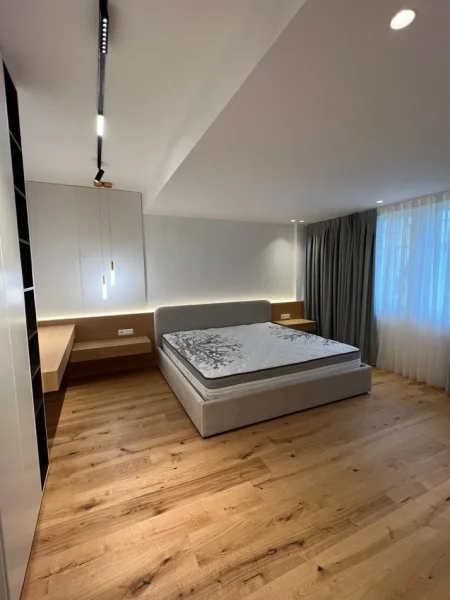 Tirane, shitet apartament 3+1+Aneks+Ballkon Kati 5, 301 m² 680.000 € (liqeni i thate)