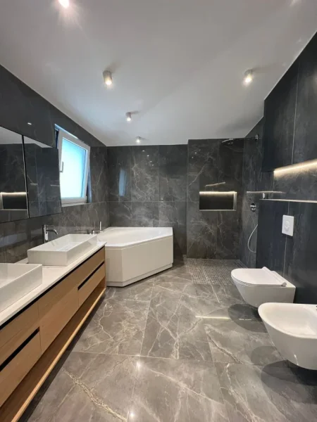 Tirane, shitet apartament 3+1+Aneks+Ballkon Kati 5, 301 m² 680.000 € (liqeni i thate)