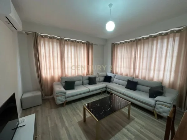 Tirane, jepet me qera apartament 2+1 Kati 5, 90 m² 500 € (astir)