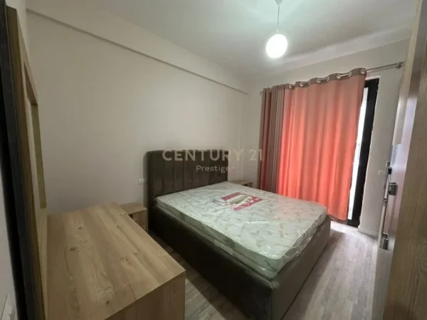 Tirane, jepet me qera apartament 2+1 Kati 5, 90 m² 500 € (astir)