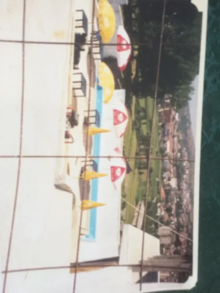 Shitet LOKALI LONDON NE HYRJE TE DOBROVES  -PISHINE 3- DYLIM TOKE 2-SHTEPI ME HYPOTEKE