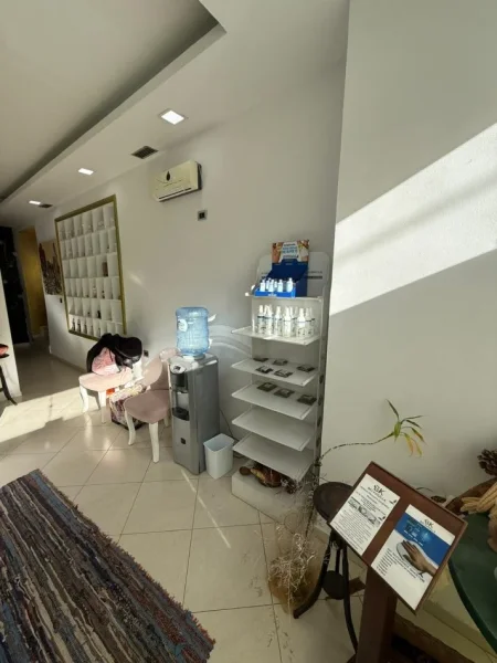 Tirane, jepet me qera dyqan Kati 0, 66 m² 700 € (rruga qemal stafa)