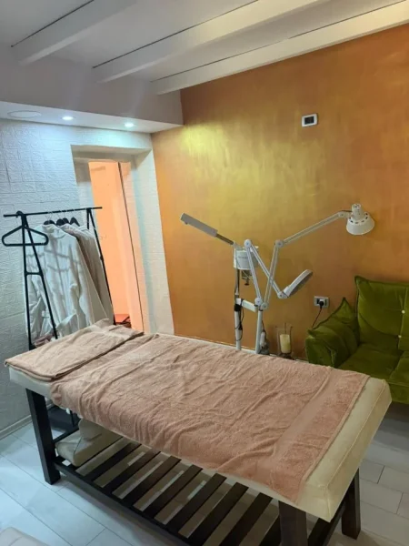 Tirane, jepet me qera dyqan Kati 0, 66 m² 700 € (rruga qemal stafa)