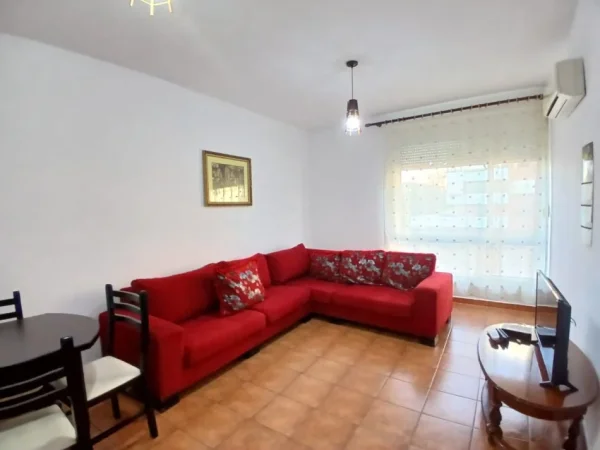 Tirane, jepet me qera apartament 1+1 Kati 3, 70 m² 450 € (pazari i ri)