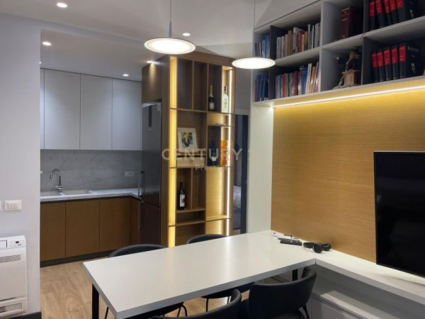 Tirane, jepet me qera apartament 2+1 Kati 4, 105 m² 1.300 € (kopshti botanik)