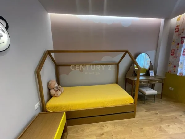 Tirane, jepet me qera apartament 2+1 Kati 4, 105 m² 1.300 € (kopshti botanik)