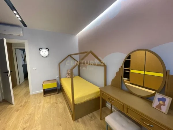 Tirane, jepet me qera apartament 2+1 Kati 4, 105 m² 1.300 € (kopshti botanik)